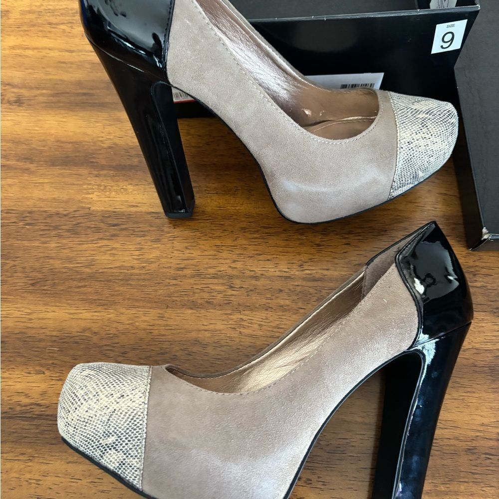 BCBG platform heels - Picture 4 of 10